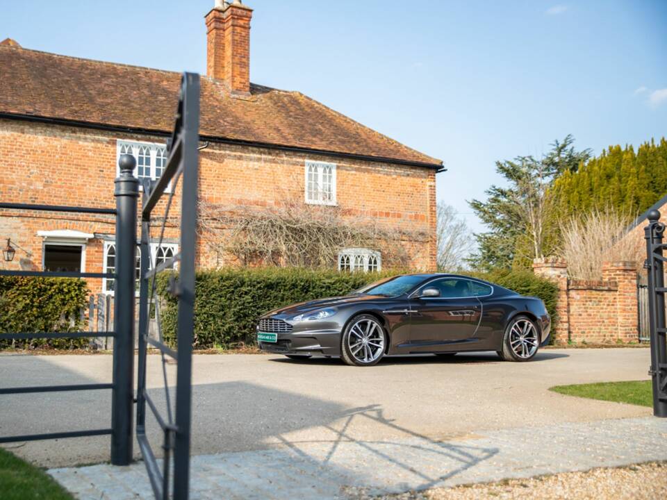 Image 8/50 of Aston Martin DBS (2011)