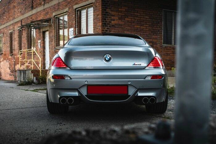 Image 5/7 of BMW M6 (2006)