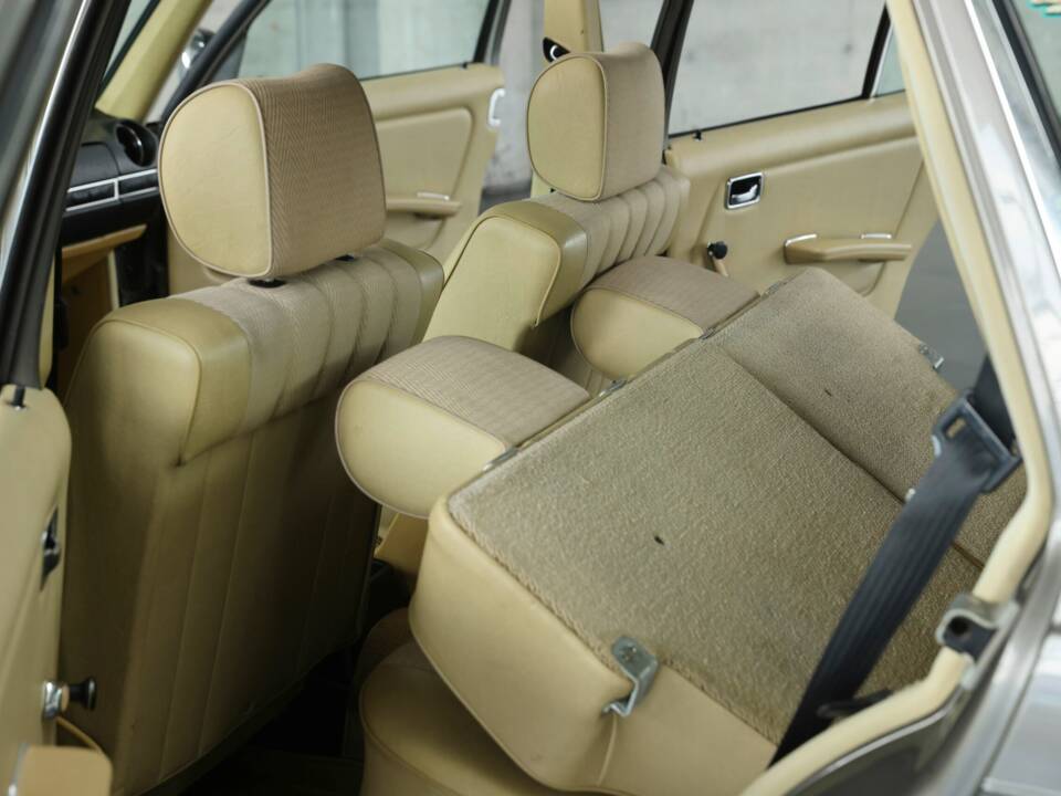 Image 35/49 of Mercedes-Benz 230 TE (1981)