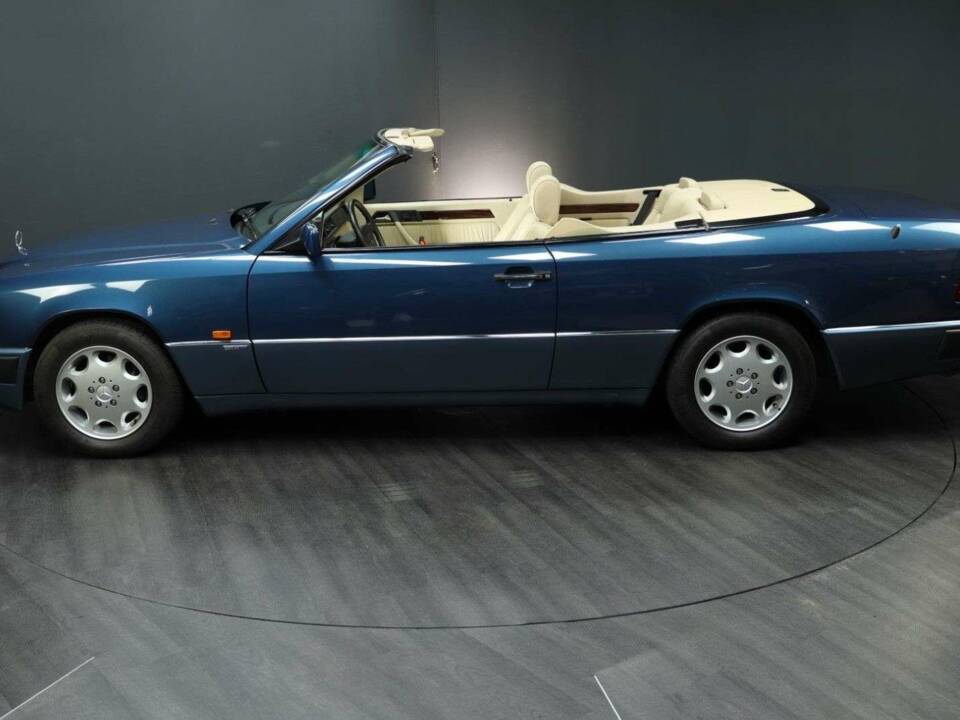 Bild 3/30 von Mercedes-Benz 300 CE-24 (1993)