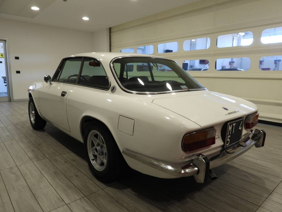 Immagine 3/15 di Alfa Romeo 2000 GT Veloce (1972)