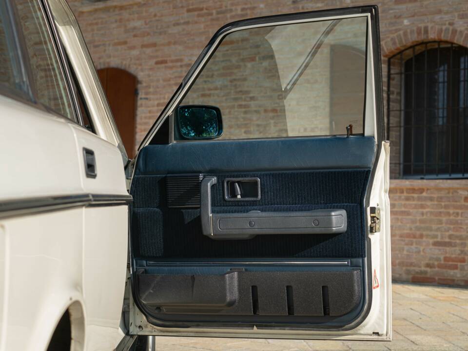 Immagine 12/43 di Volvo 240 GLE Injection (1989)