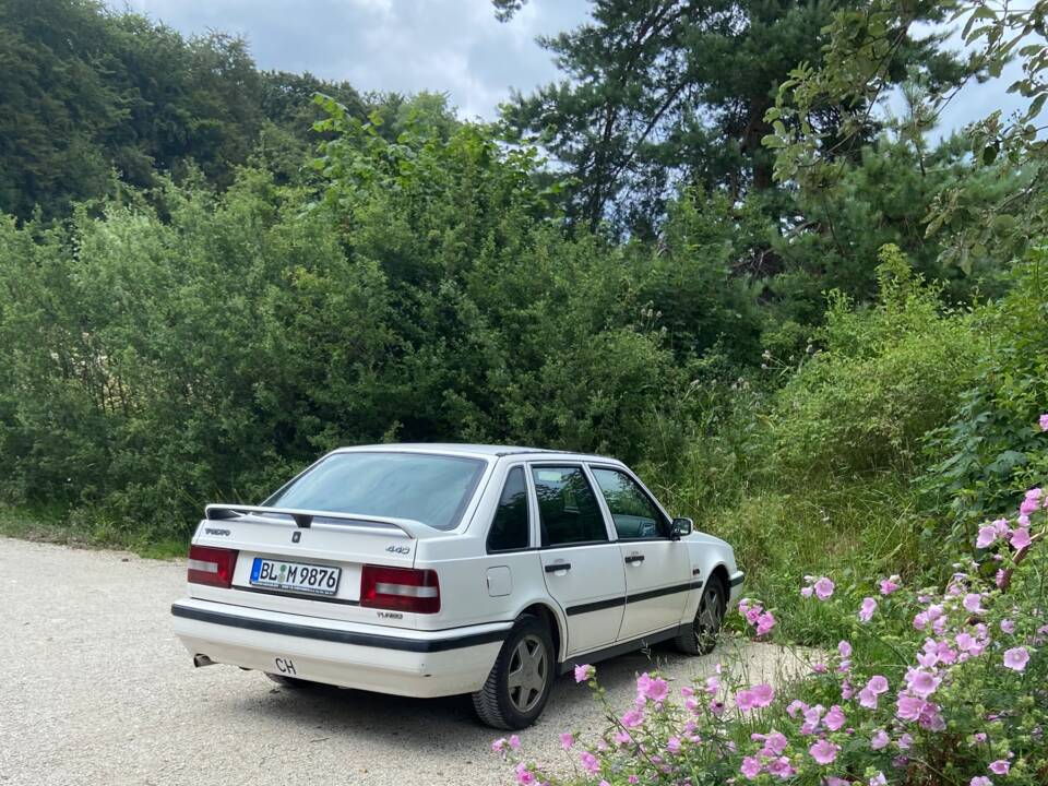 Imagen 1/4 de Volvo 440 Turbo (1994)