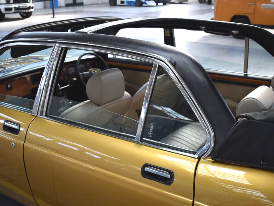 Image 12/47 of Daimler Sovereign 4.2 (1982)