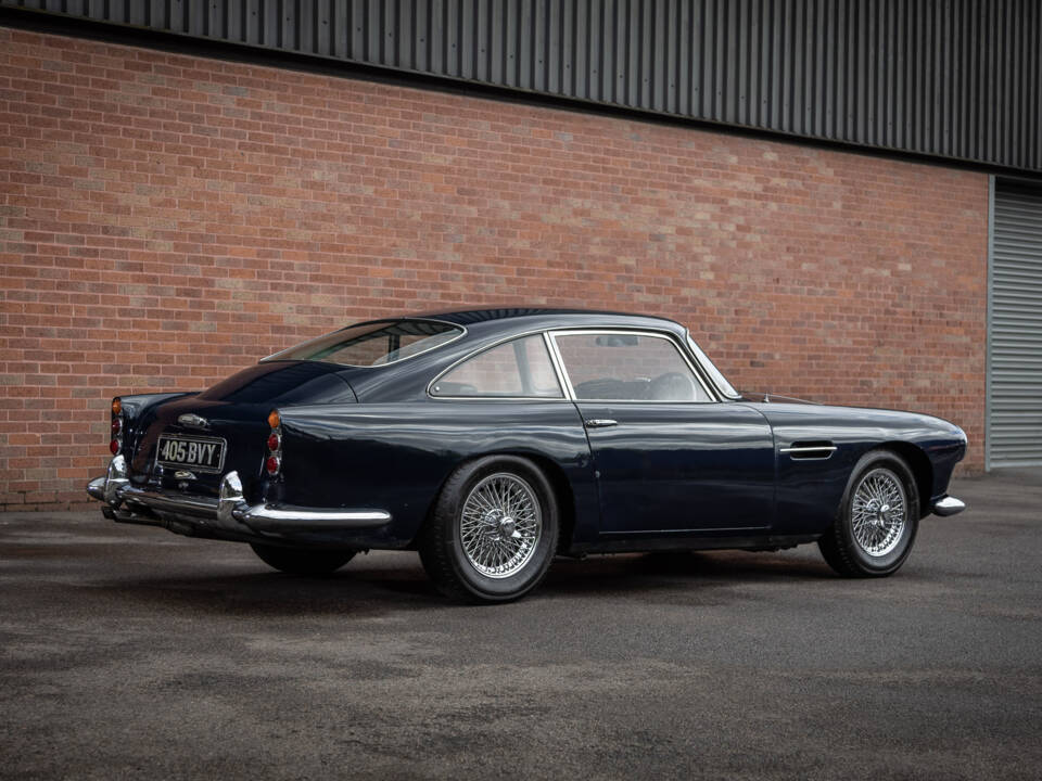 Image 4/72 de Aston Martin DB 4 (1962)
