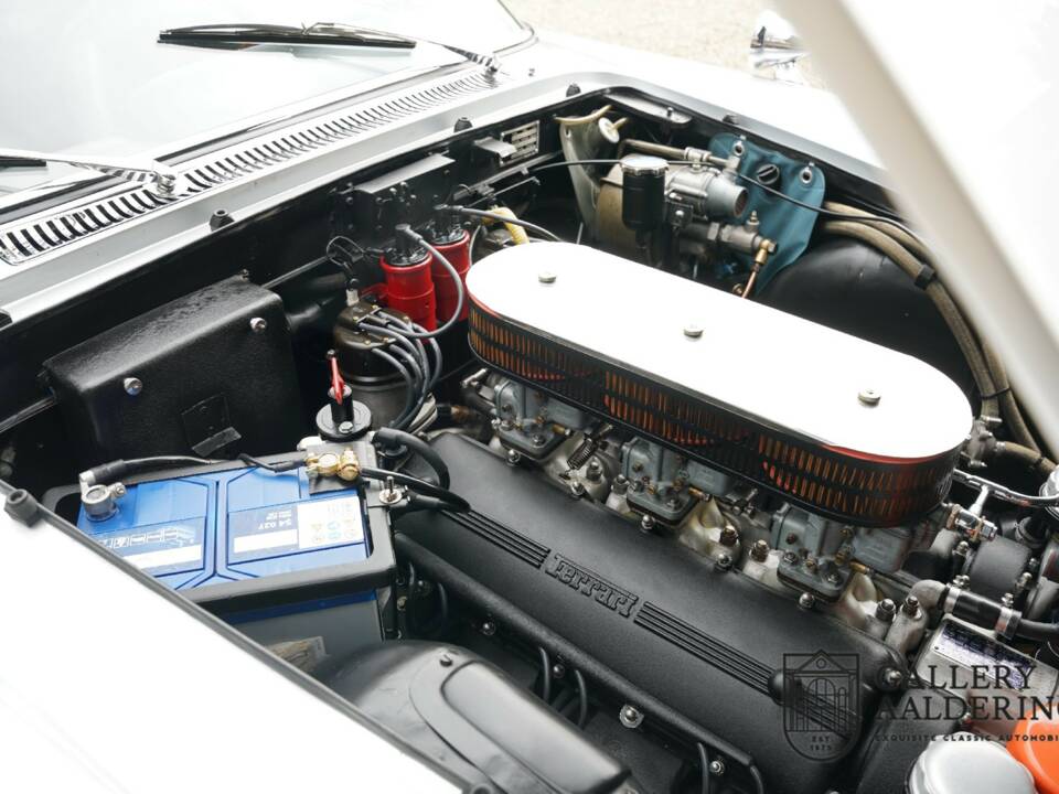 Afbeelding 32/50 van Ferrari 250 GTE (1964)