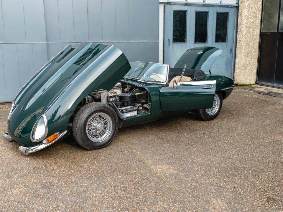 Image 19/48 de Jaguar Type E 4.2 (1965)