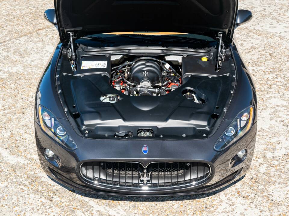 Bild 35/37 von Maserati GranTurismo S (2010)