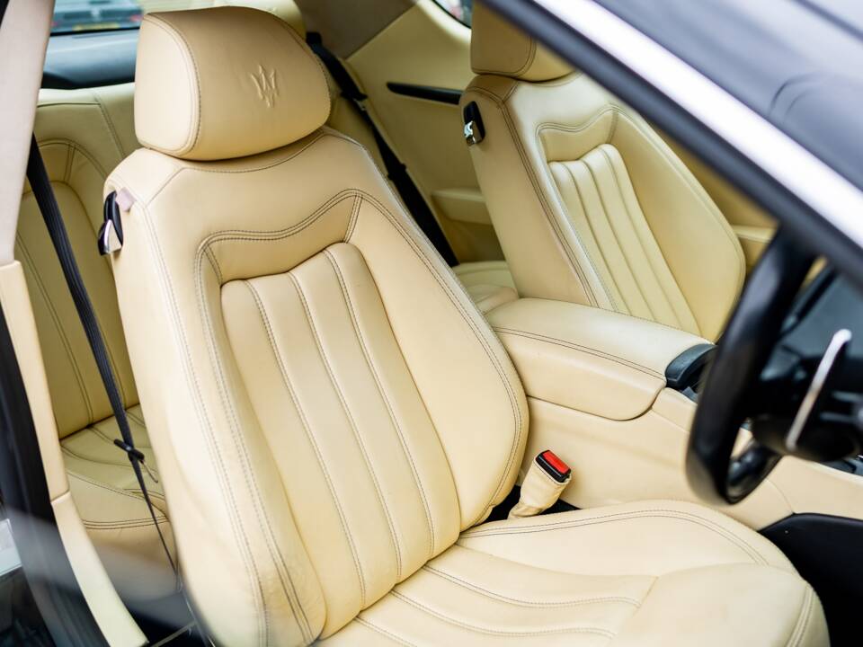 Bild 19/50 von Maserati GranTurismo 4.2 (2008)