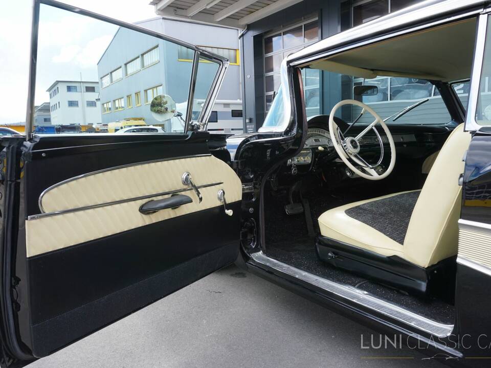 Image 40/77 of Ford Fairlane 500 Club Victoria (1958)