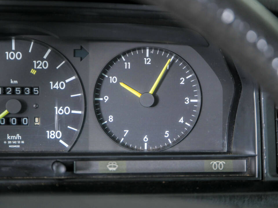 Bild 21/50 von Mercedes-Benz 190 D (1986)