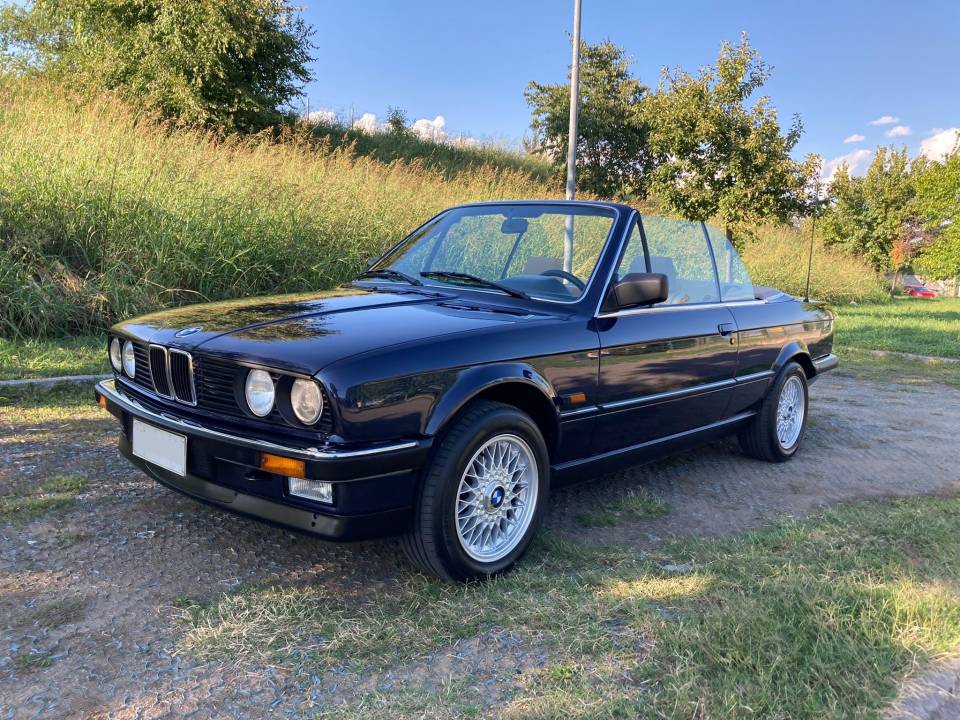 Image 1/23 of BMW 320i (1989)