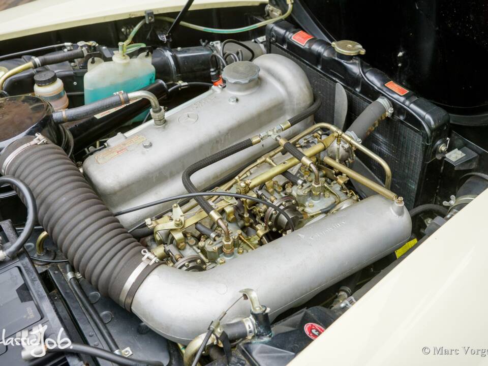 Image 21/61 of Mercedes-Benz 190 SL (1959)