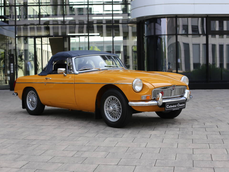 Image 3/53 of MG MGB (1973)