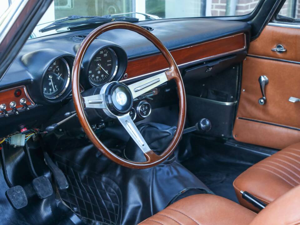 Bild 3/50 von Alfa Romeo Giulia 1300 GT Junior (1972)