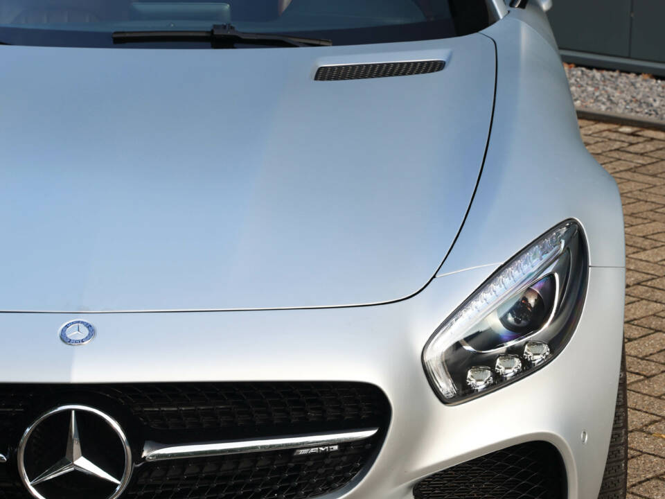 Image 21/56 of Mercedes-AMG GT-S (2017)