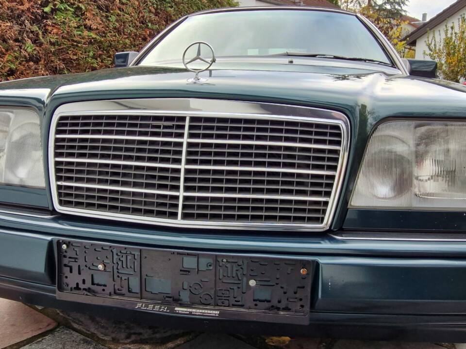Afbeelding 9/38 van Mercedes-Benz E 200 (1995)