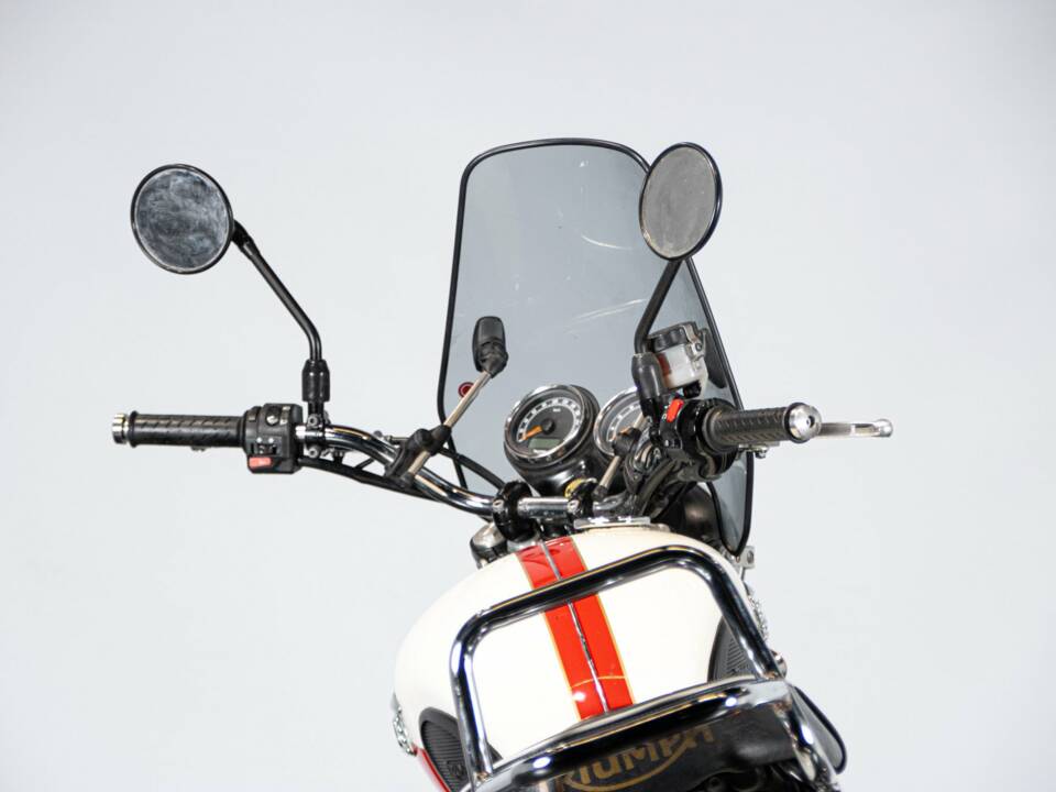 Image 12/50 of Triumph DUMMY (2014)
