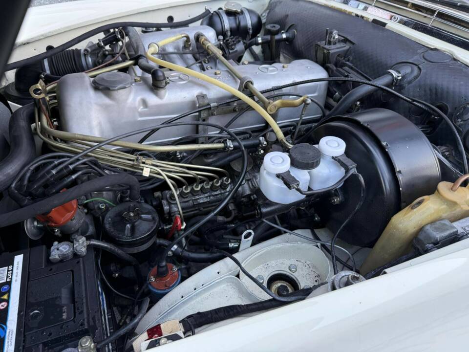 Image 32/48 of Mercedes-Benz 280 SL (1970)
