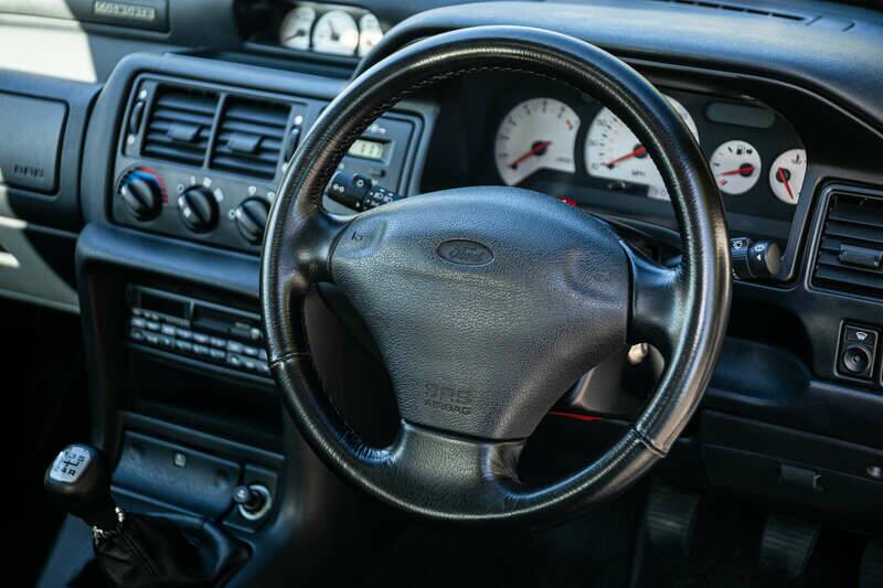 Image 32/41 of Ford Escort RS Cosworth (1995)