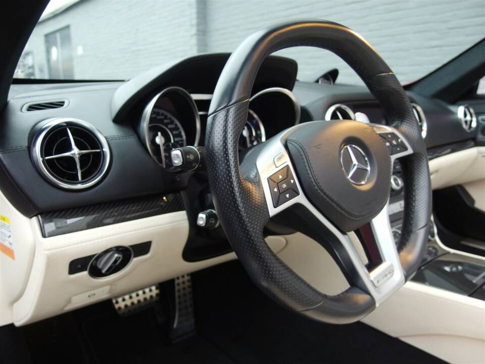 Image 43/99 of Mercedes-Benz SL 63 AMG (2012)