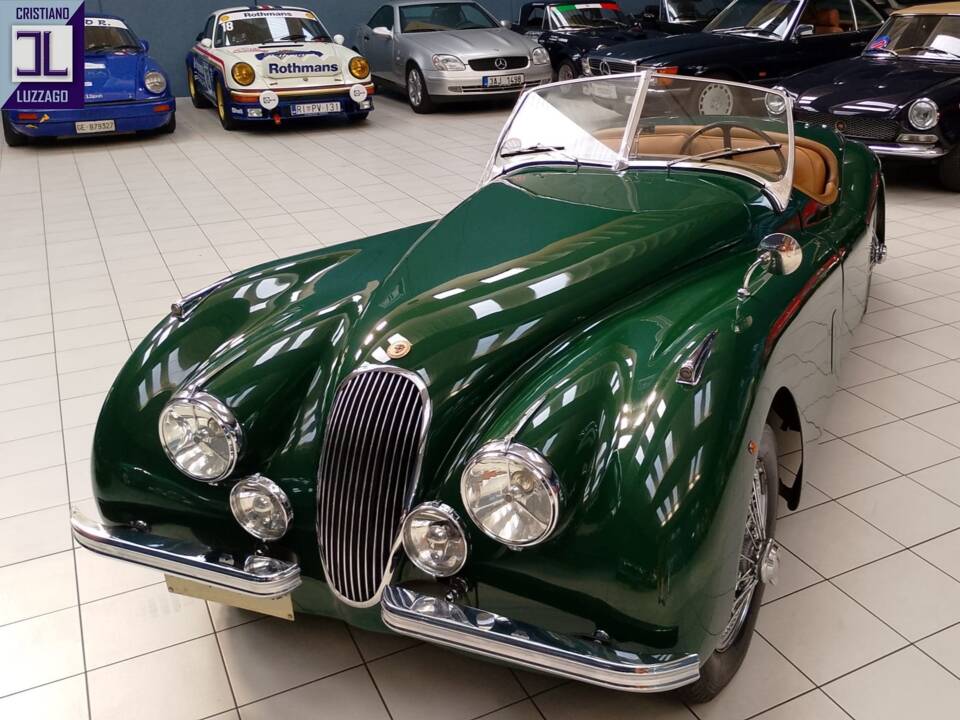Image 18/57 of Jaguar XK 120 SE OTS (1953)