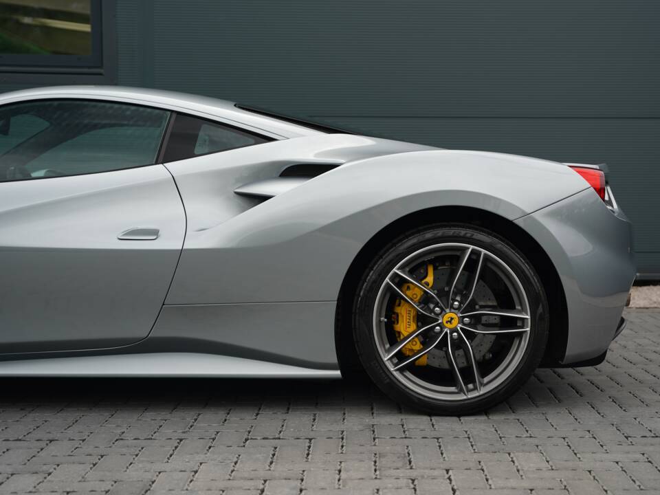 Image 10/50 of Ferrari 488 GTB (2017)