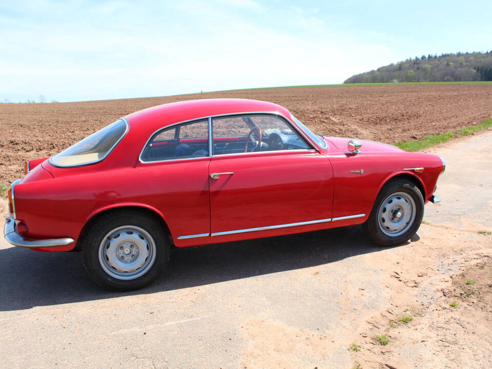 Image 4/23 of Alfa Romeo Giulietta Sprint 1300 (1964)