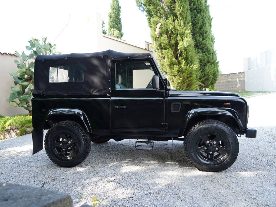 Bild 8/97 von Land Rover Defender 90 Td5 (2000)