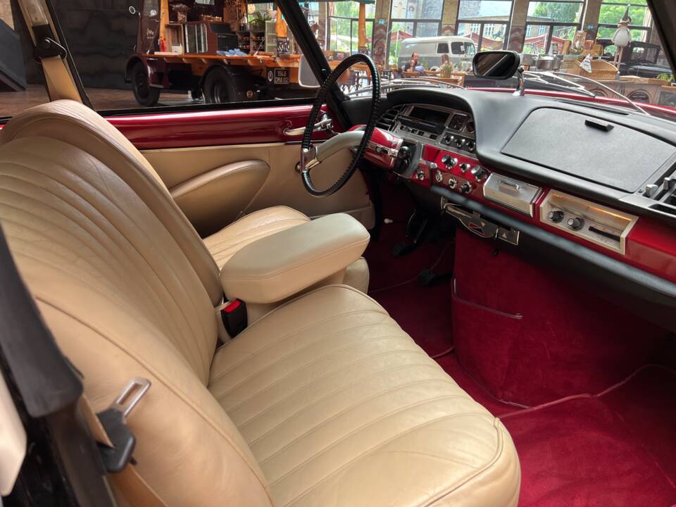 Image 26/37 of Citroën ID 19 (1967)