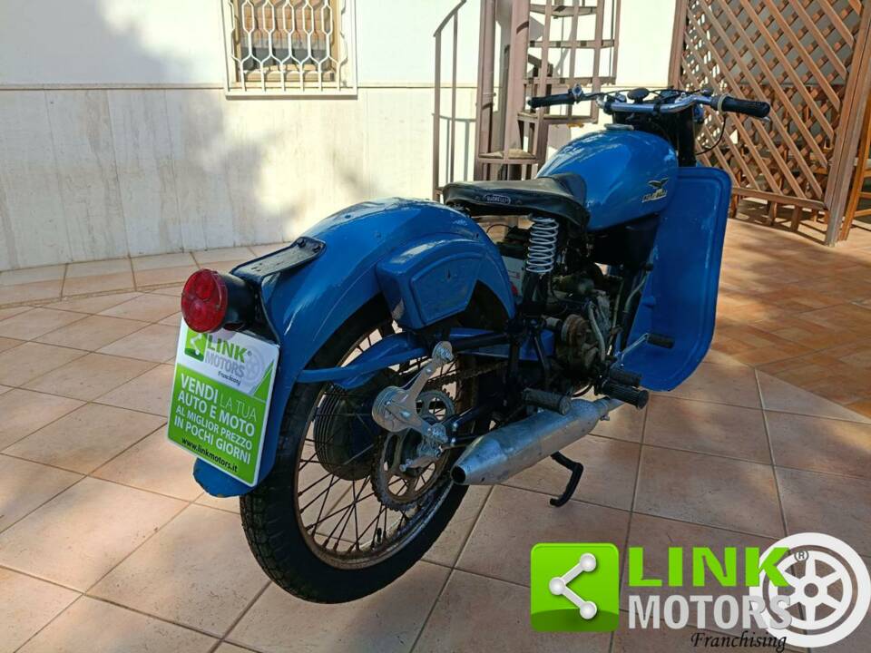 Image 4/10 de Moto Guzzi DUMMY (1952)
