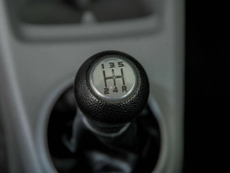 Image 33/48 of Suzuki Alto (2010)