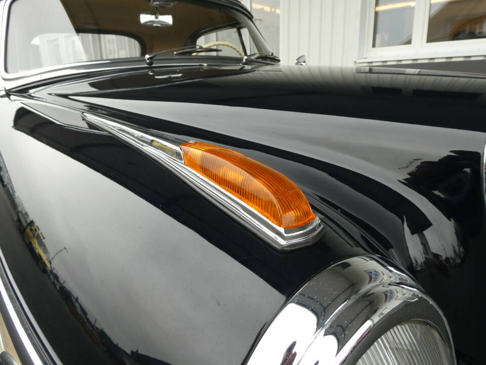 Image 21/27 of Mercedes-Benz 220 S Cabriolet (1957)