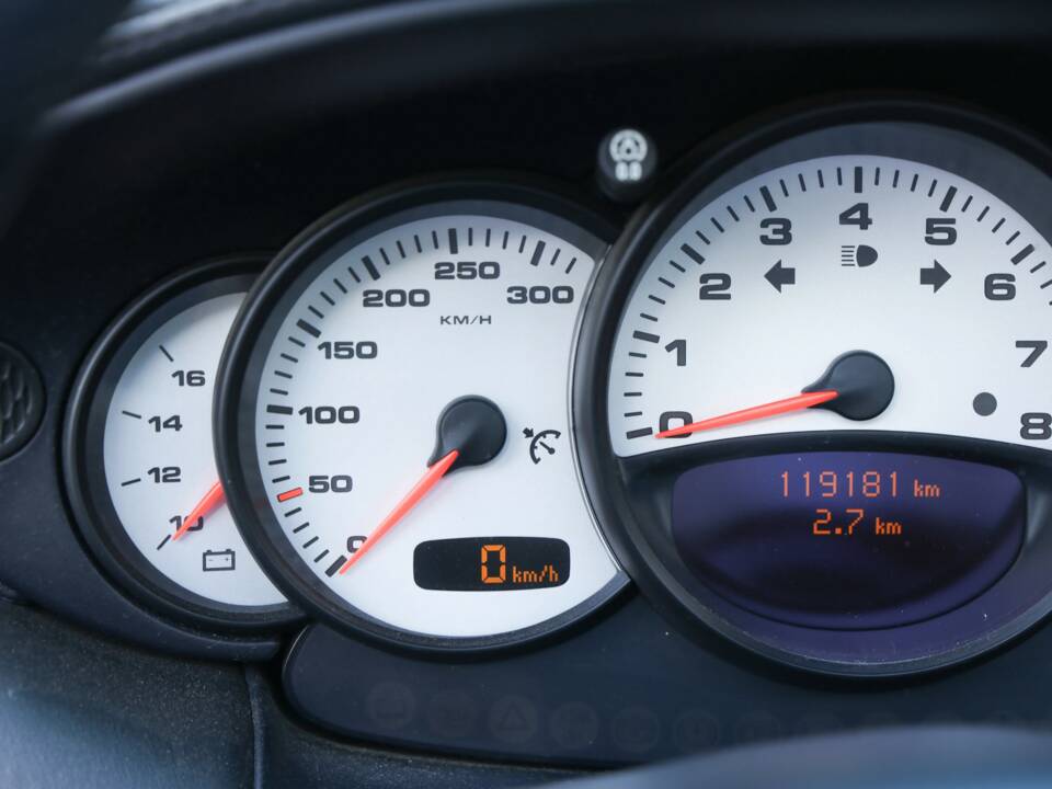 Image 33/50 of Porsche 911 Carrera 4S (2004)
