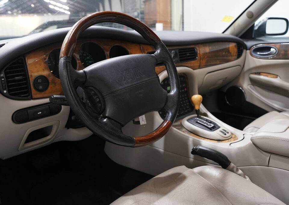 Bild 2/8 von Jaguar XJR 4.0 (2000)