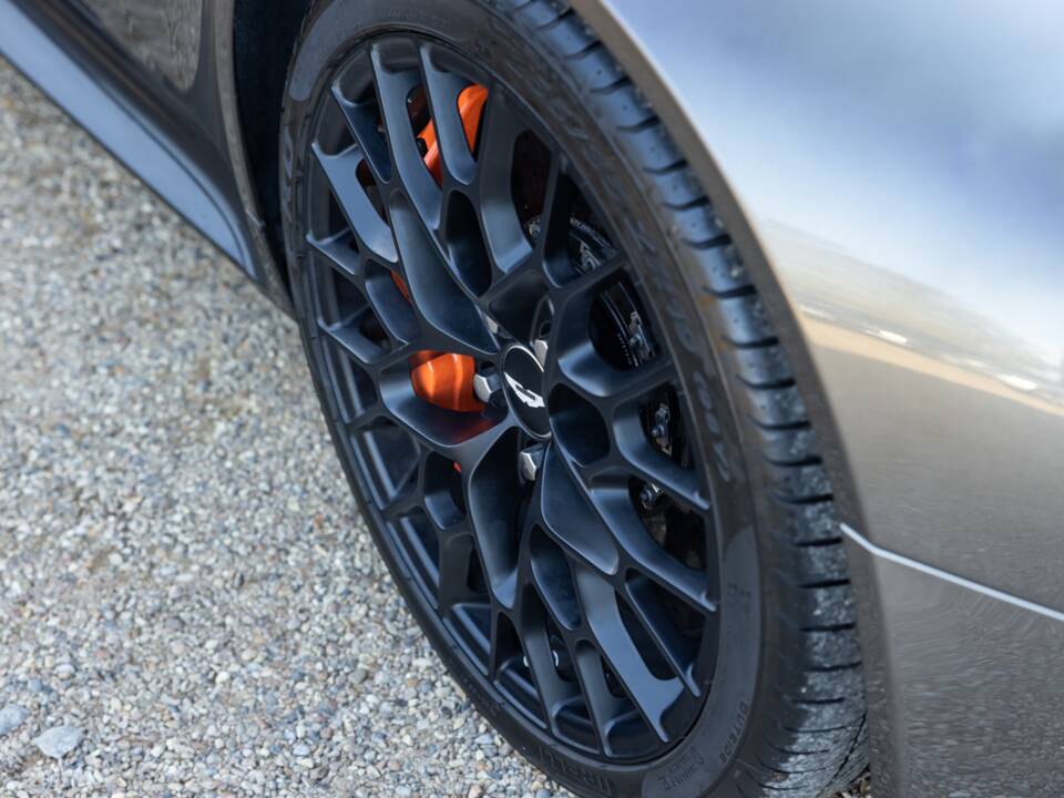 Image 20/53 of Aston Martin V12 Vantage AMR Roadster (2018)