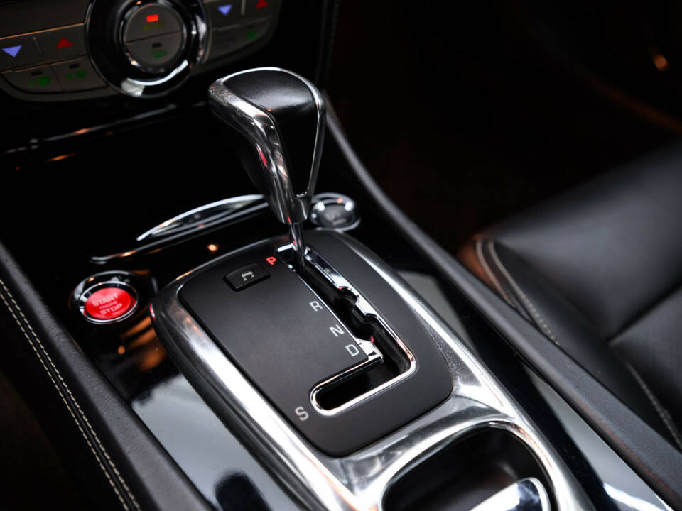 Image 26/37 of Jaguar XKR (2008)