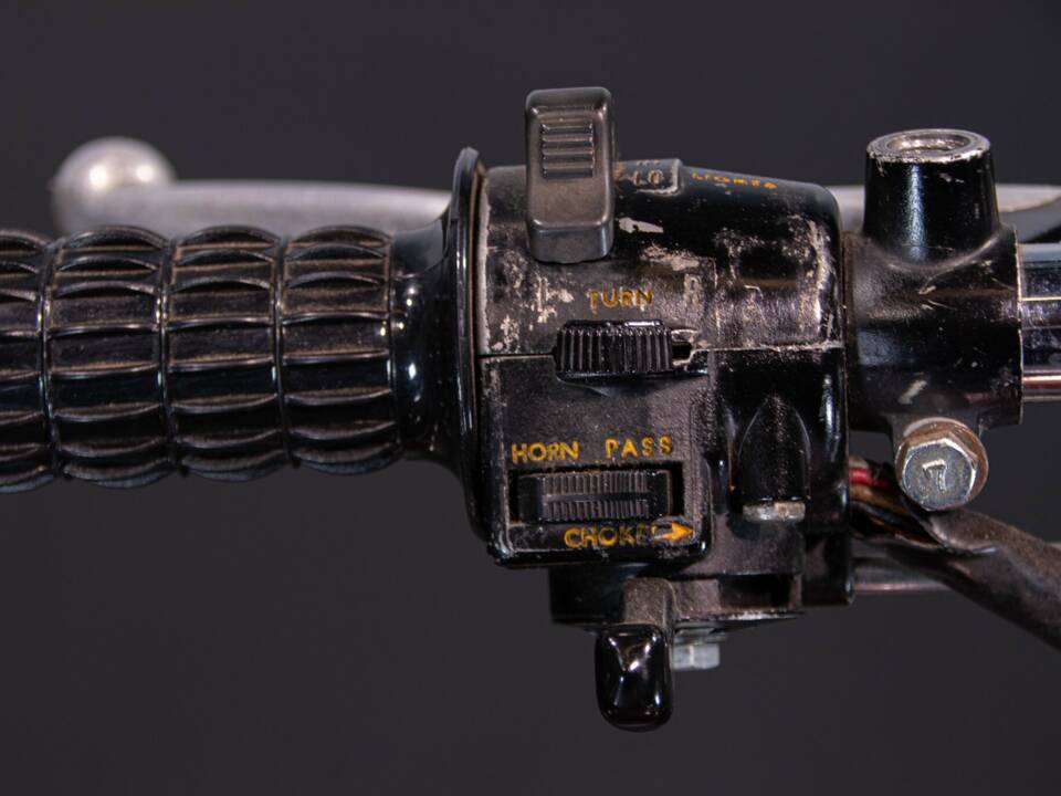 Image 16/50 of Kawasaki DUMMY (1975)