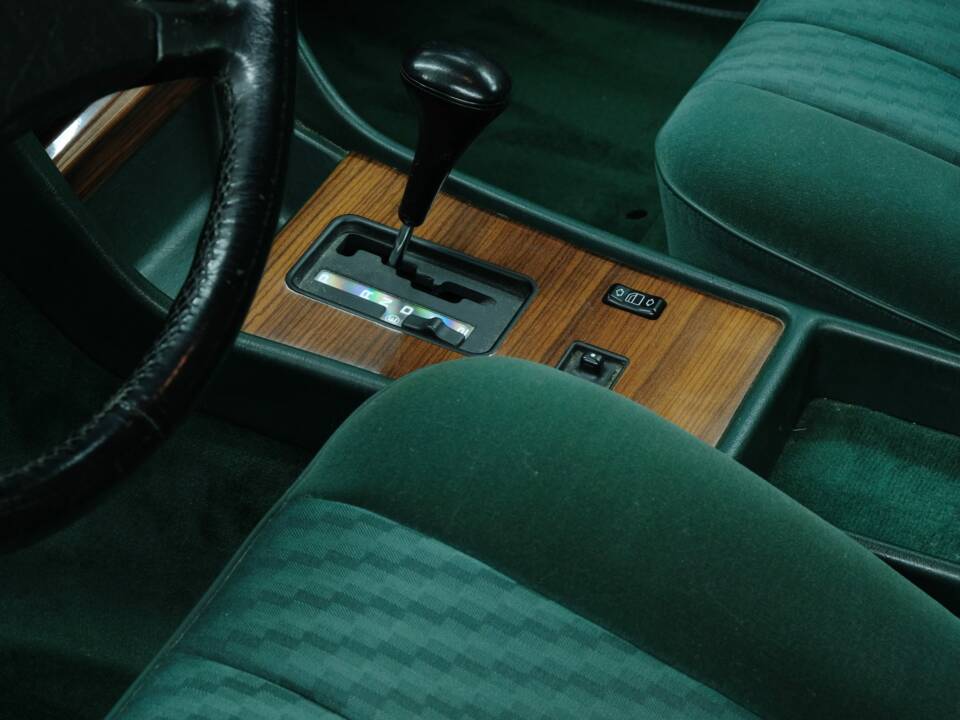 Bild 35/50 von Mercedes-Benz 300 SE (1986)