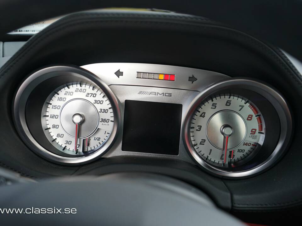 Image 17/26 de Mercedes-Benz SLS AMG (2011)