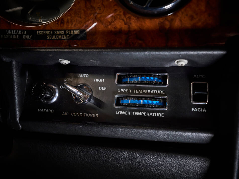Image 68/99 of Rolls-Royce Corniche I (1979)