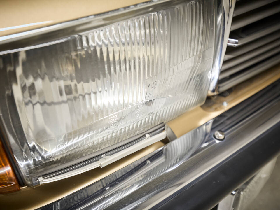Image 24/99 of Mercedes-Benz 300 SL (1987)