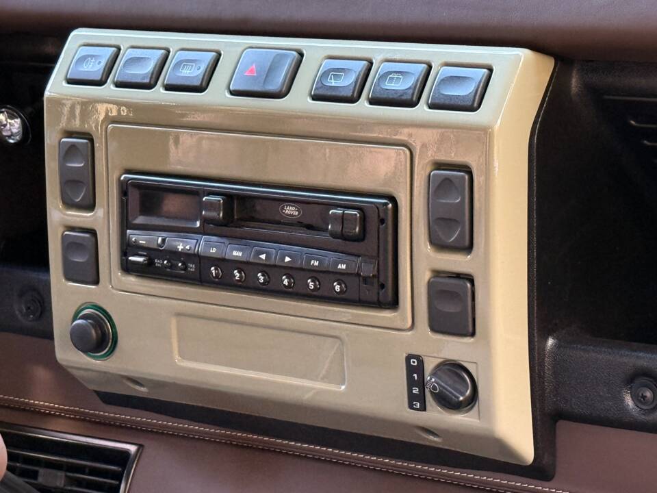 Bild 10/31 von Land Rover Defender 110 (2005)