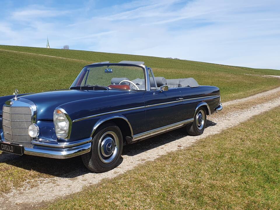 Image 3/14 of Mercedes-Benz 300 SE (1967)