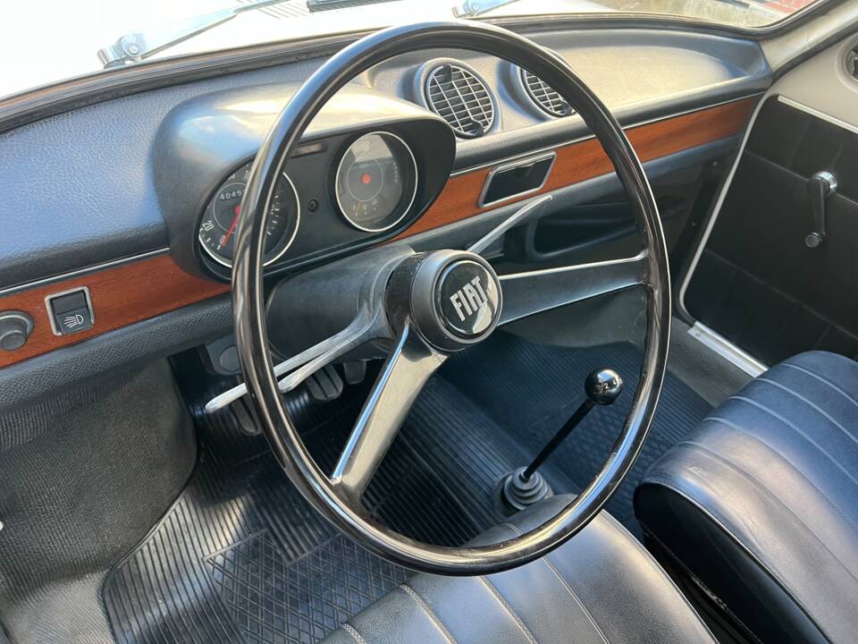 Image 23/50 of FIAT 127 (1972)