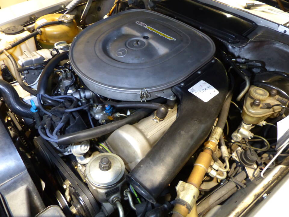 Image 68/68 of Mercedes-Benz 500 SL (1984)