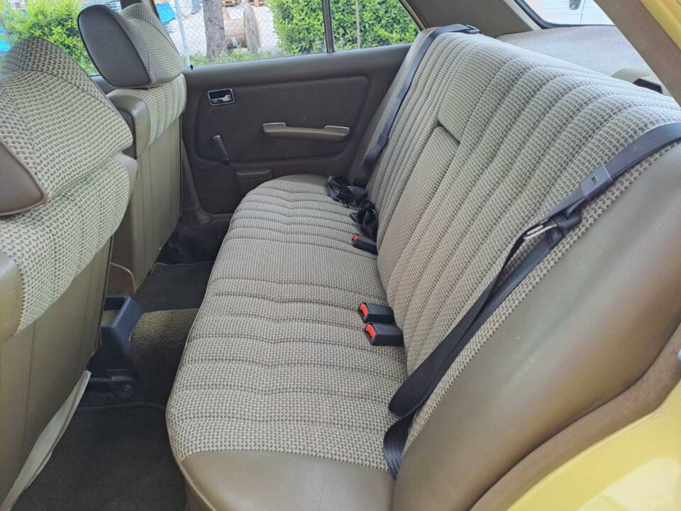 Bild 43/49 von Mercedes-Benz 200 (1979)