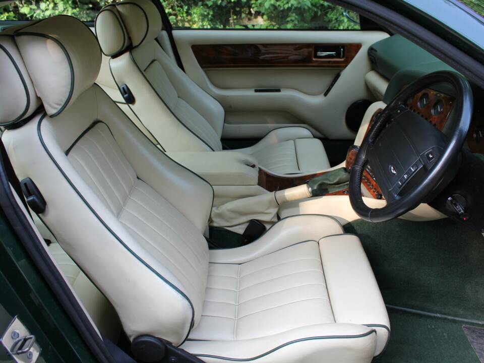 Bild 9/14 von Aston Martin V8 Coupé (1996)