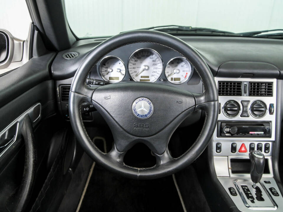 Image 8/50 of Mercedes-Benz SLK 200 Kompressor (2002)