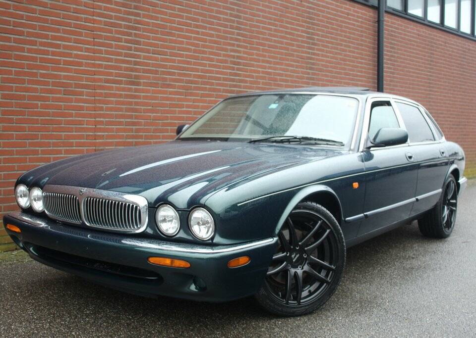Bild 5/8 von Jaguar XJR 4.0 (2000)